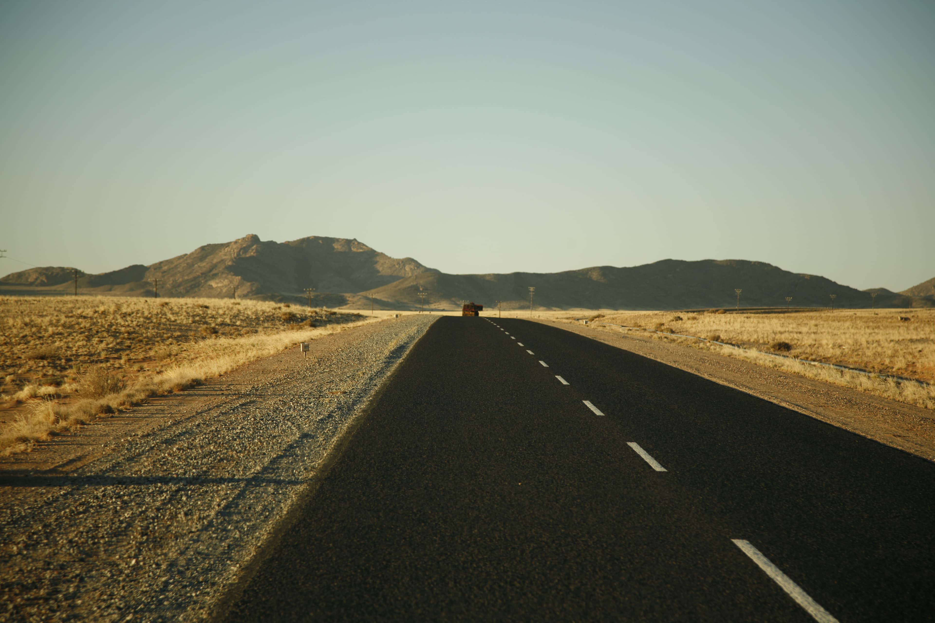 Quiet road atmosphere for changing conditions