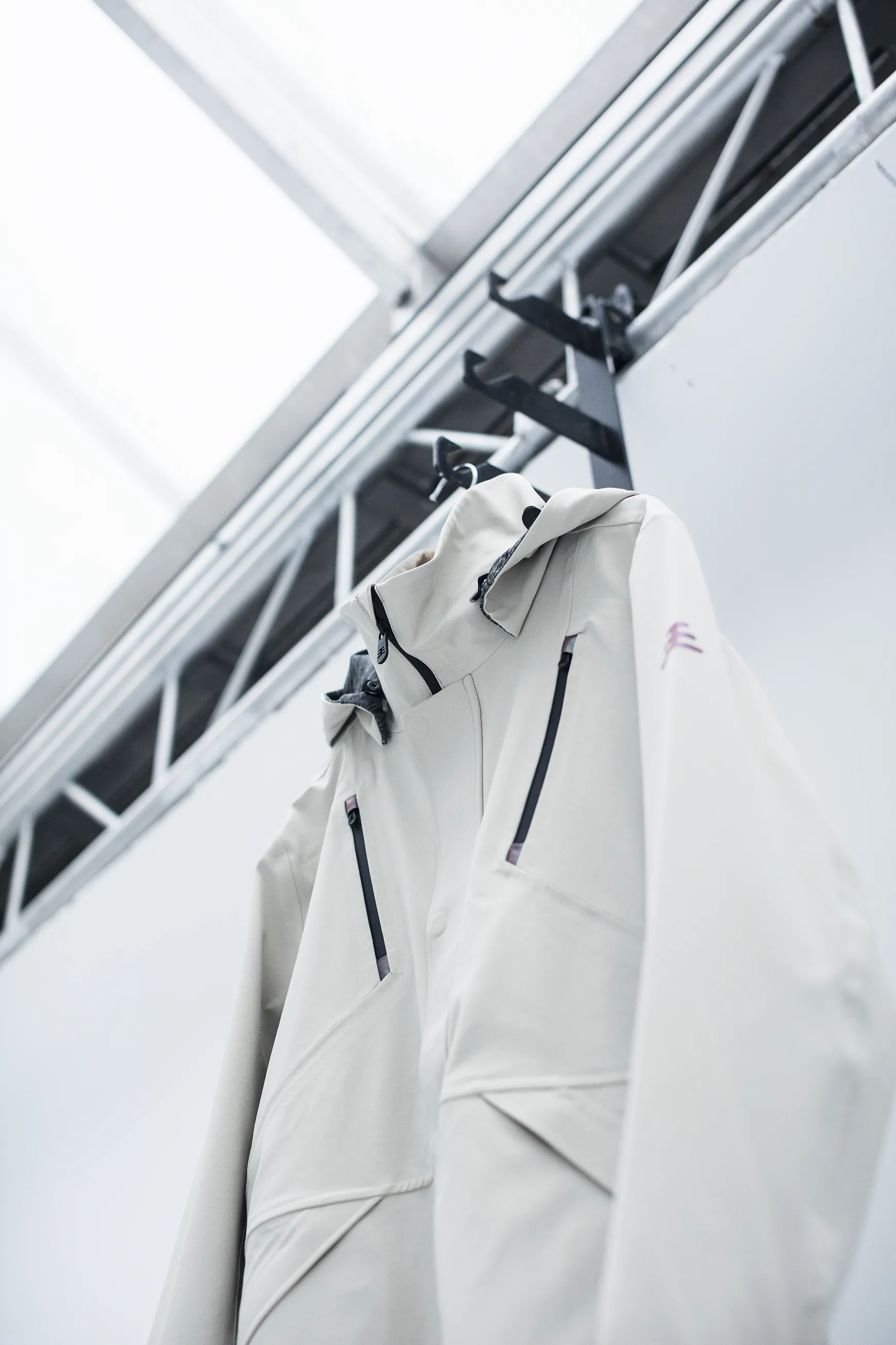 Ulterior hardshell material detail