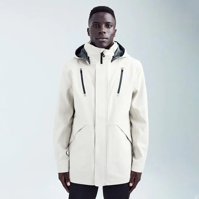 Vista frontal de la chaqueta Hardshell blanca de Ulterior